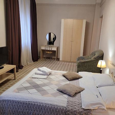 Home Hotel Apartments On Khreshchatyk Area キエフ エクステリア 写真