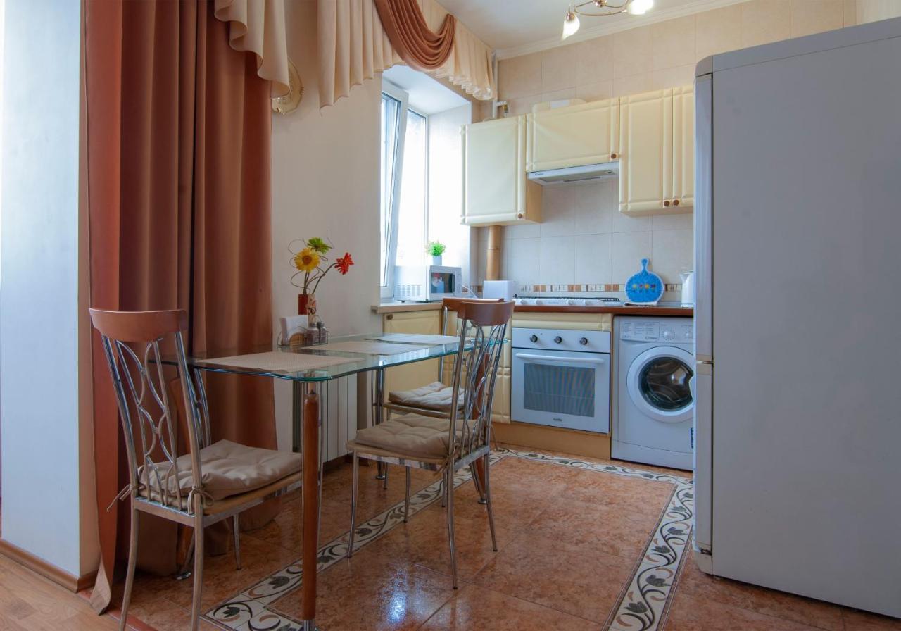 Home Hotel Apartments On Khreshchatyk Area キエフ エクステリア 写真