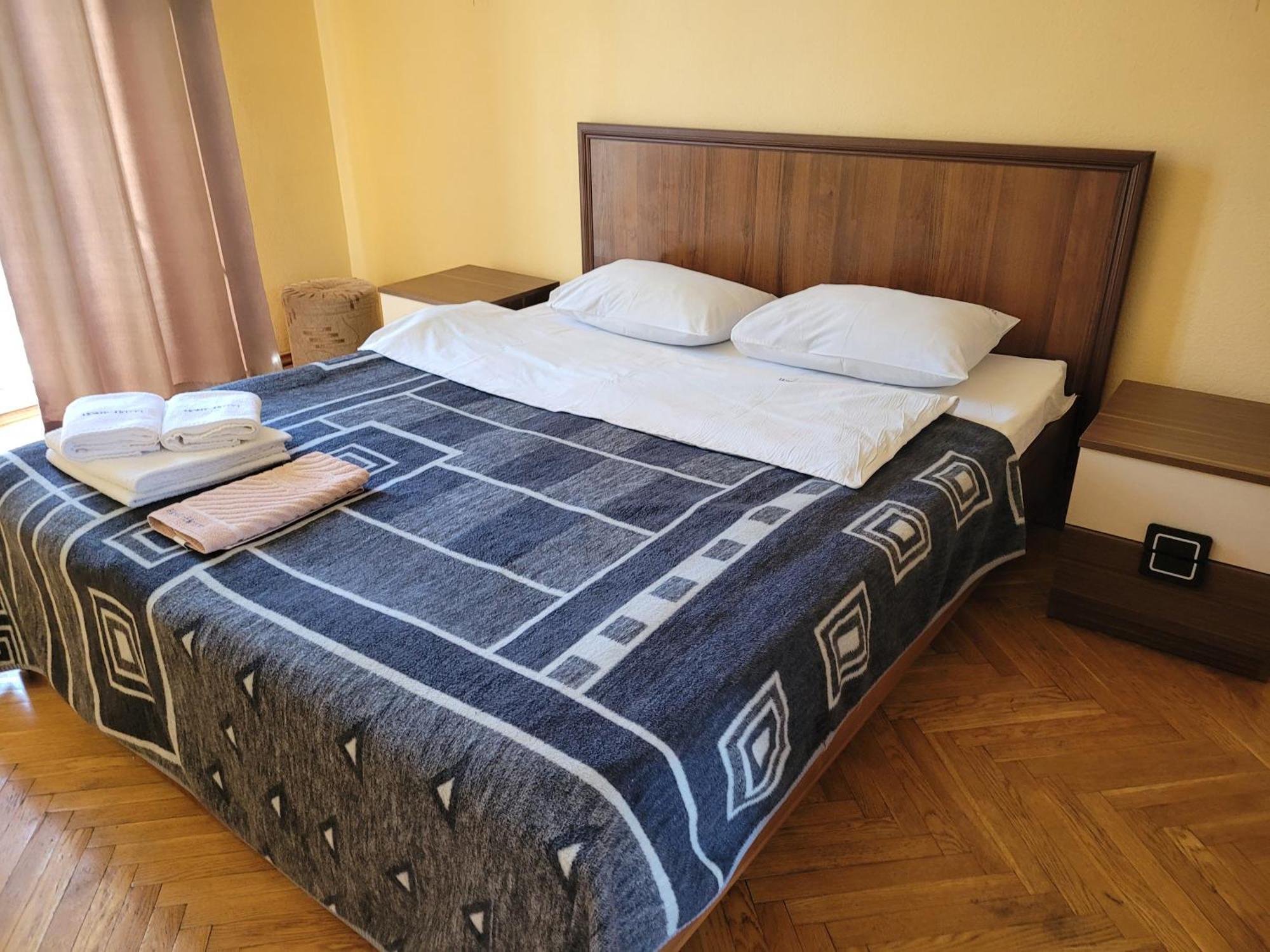 Home Hotel Apartments On Khreshchatyk Area キエフ エクステリア 写真