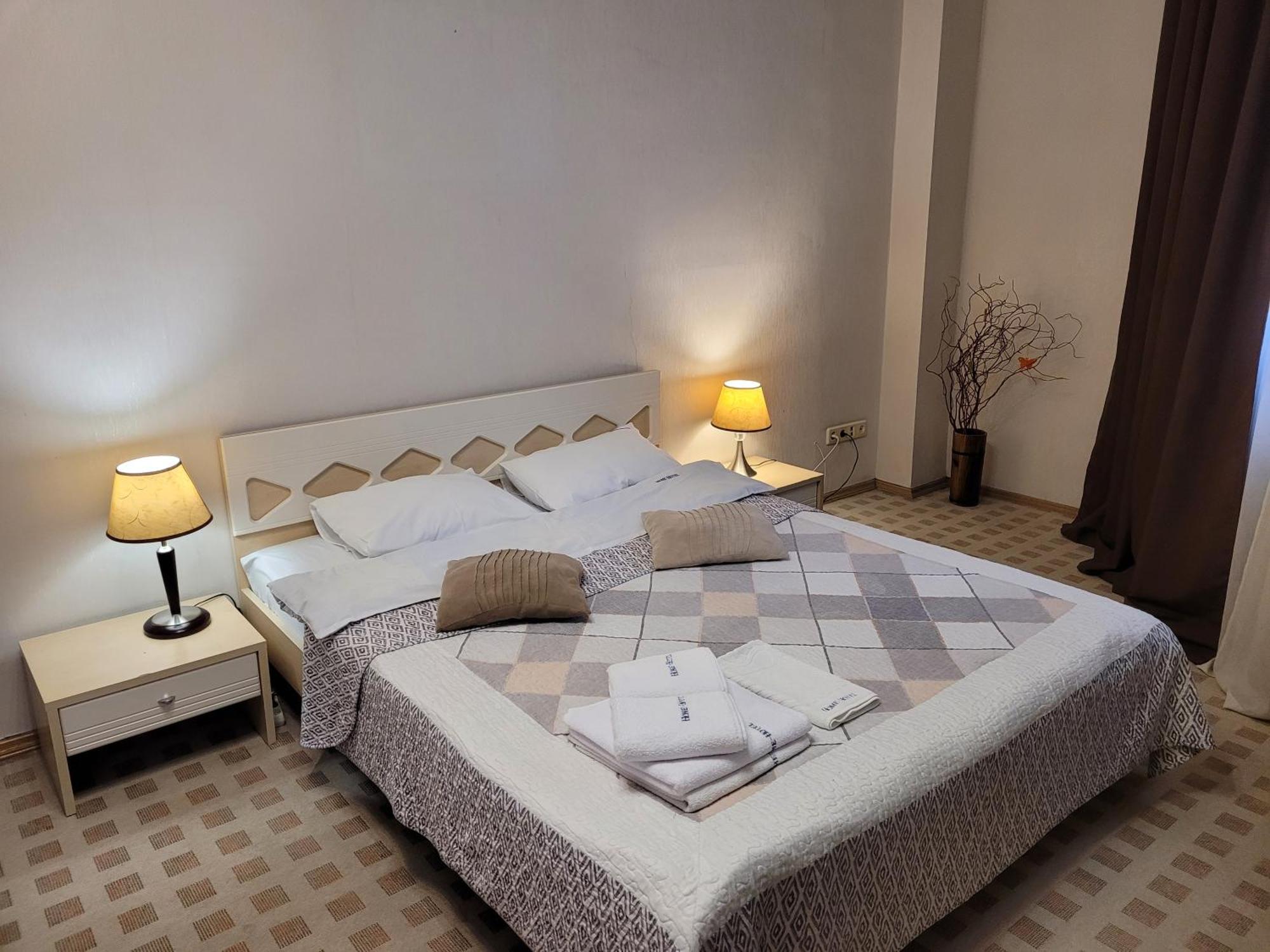 Home Hotel Apartments On Khreshchatyk Area キエフ エクステリア 写真