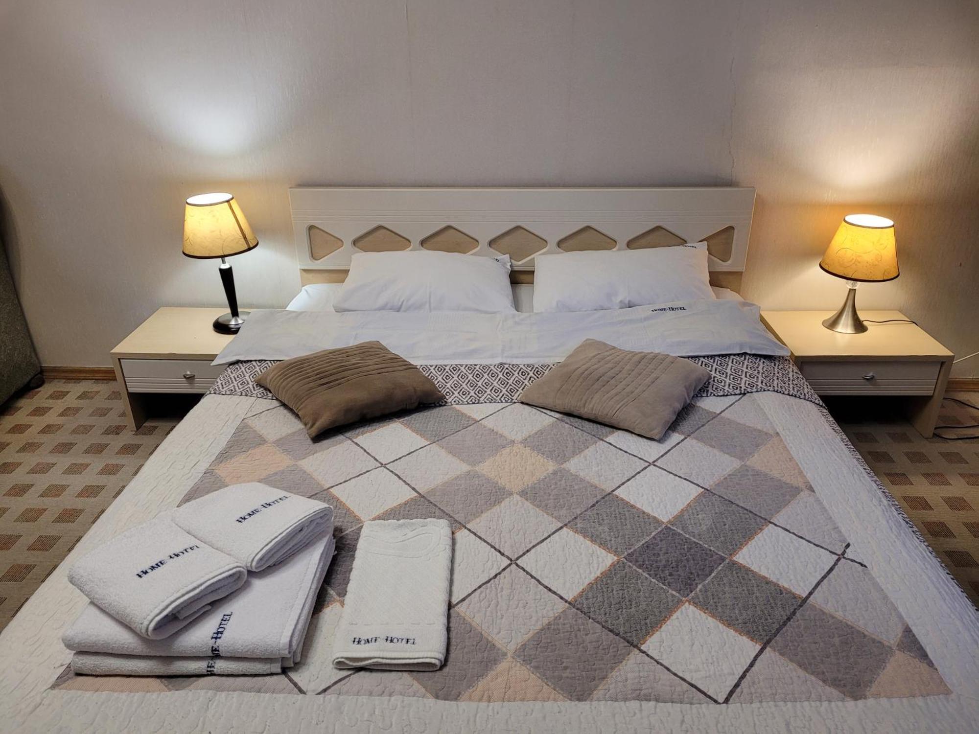 Home Hotel Apartments On Khreshchatyk Area キエフ エクステリア 写真