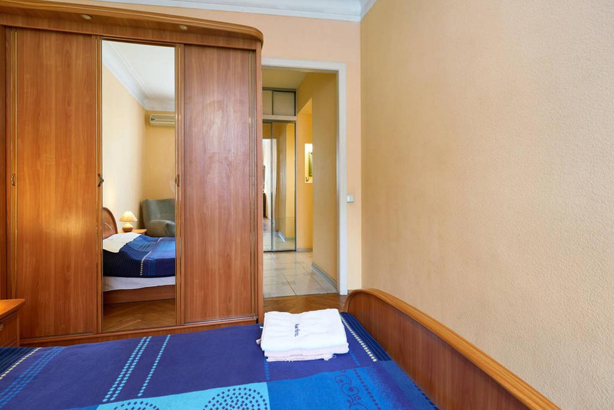 Home Hotel Apartments On Khreshchatyk Area キエフ エクステリア 写真