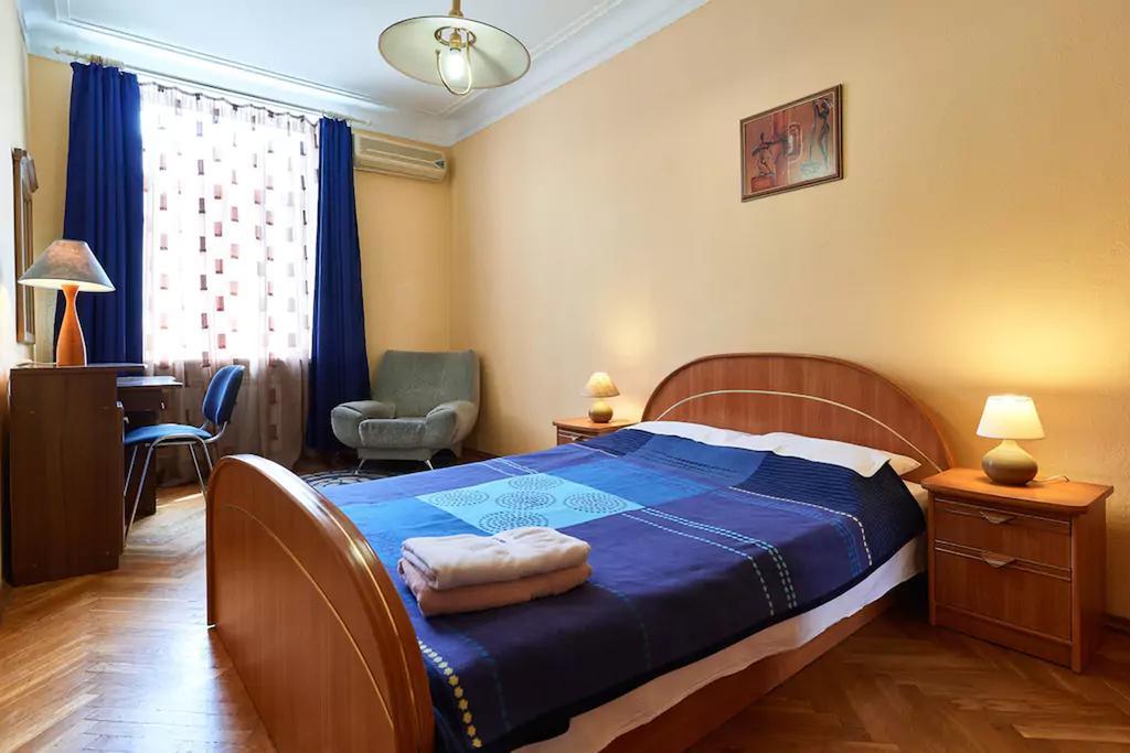 Home Hotel Apartments On Khreshchatyk Area キエフ エクステリア 写真