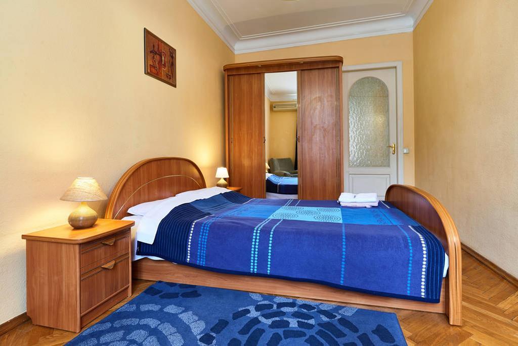 Home Hotel Apartments On Khreshchatyk Area キエフ エクステリア 写真