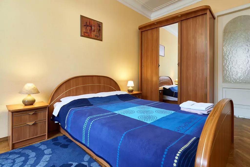 Home Hotel Apartments On Khreshchatyk Area キエフ エクステリア 写真
