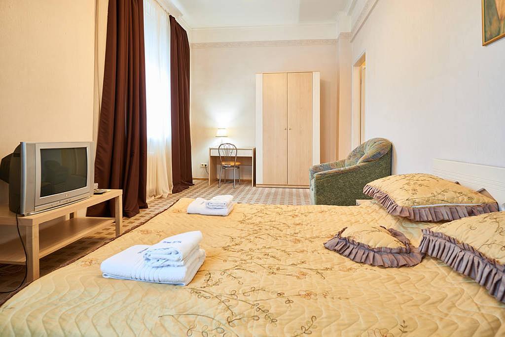 Home Hotel Apartments On Khreshchatyk Area キエフ エクステリア 写真