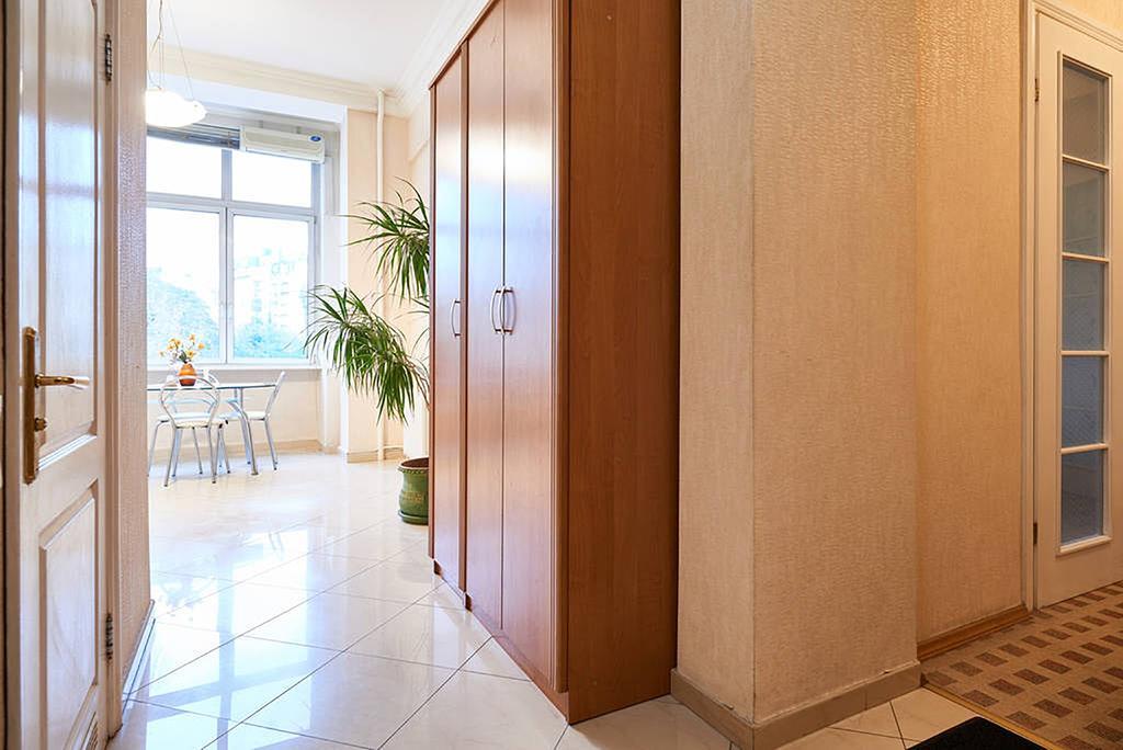 Home Hotel Apartments On Khreshchatyk Area キエフ エクステリア 写真