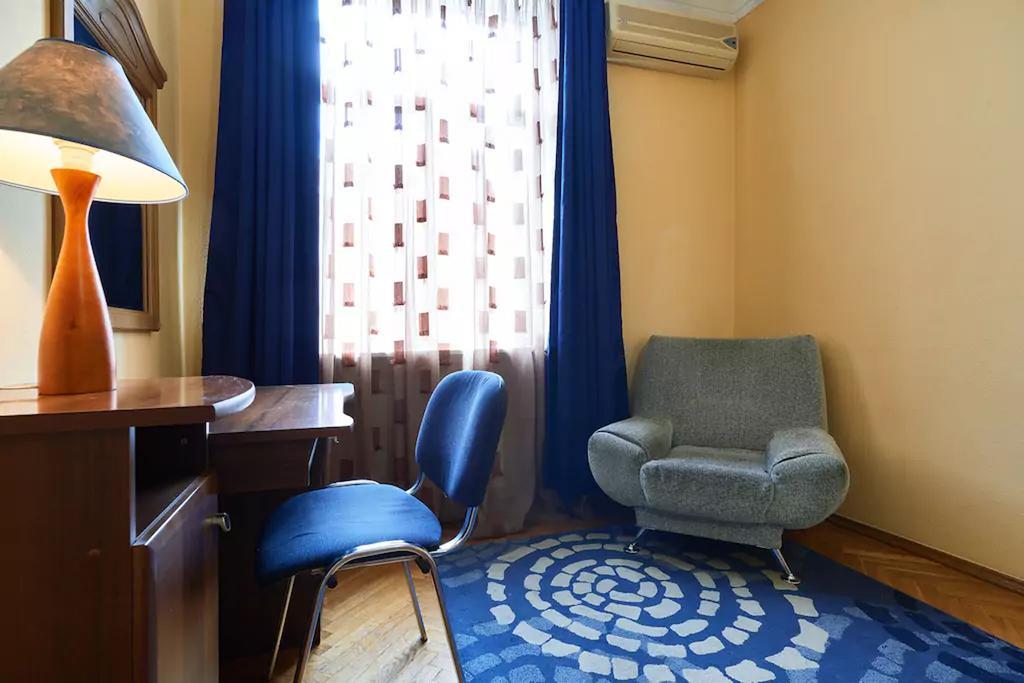 Home Hotel Apartments On Khreshchatyk Area キエフ エクステリア 写真
