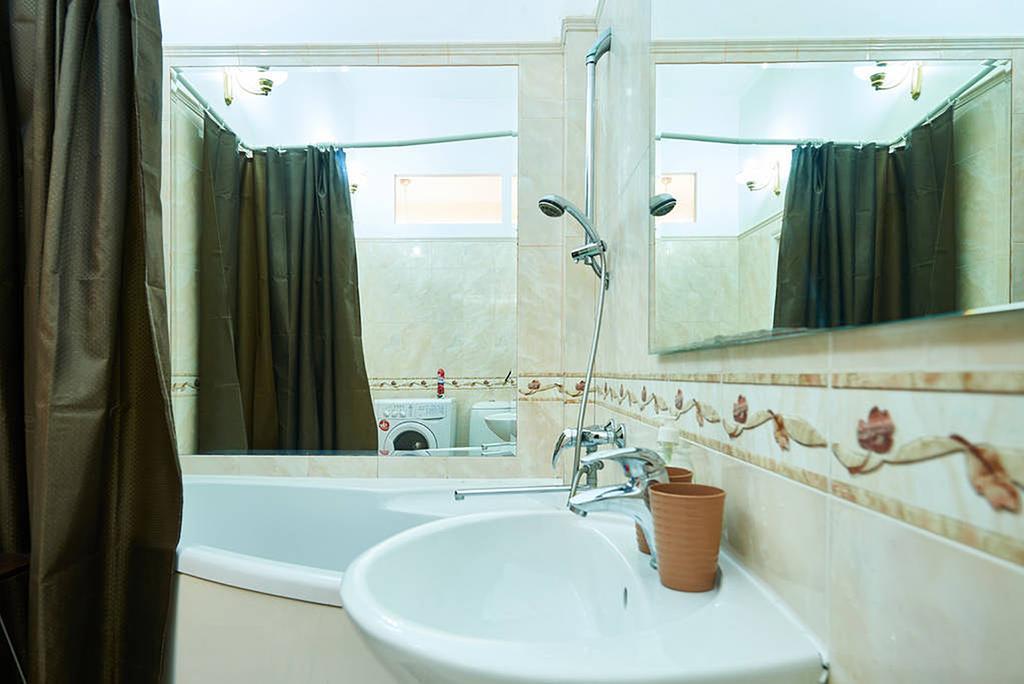 Home Hotel Apartments On Khreshchatyk Area キエフ エクステリア 写真