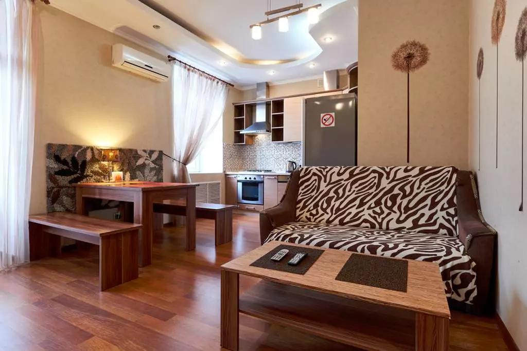 Home Hotel Apartments On Khreshchatyk Area キエフ エクステリア 写真