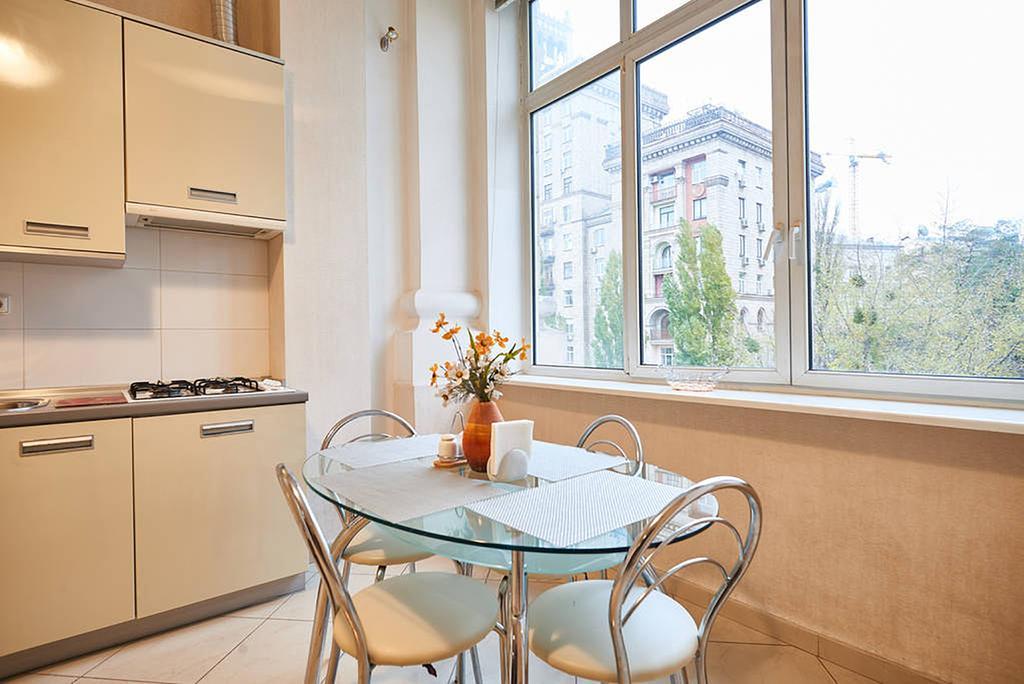 Home Hotel Apartments On Khreshchatyk Area キエフ エクステリア 写真