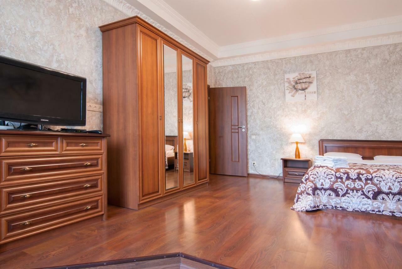 Home Hotel Apartments On Khreshchatyk Area キエフ エクステリア 写真