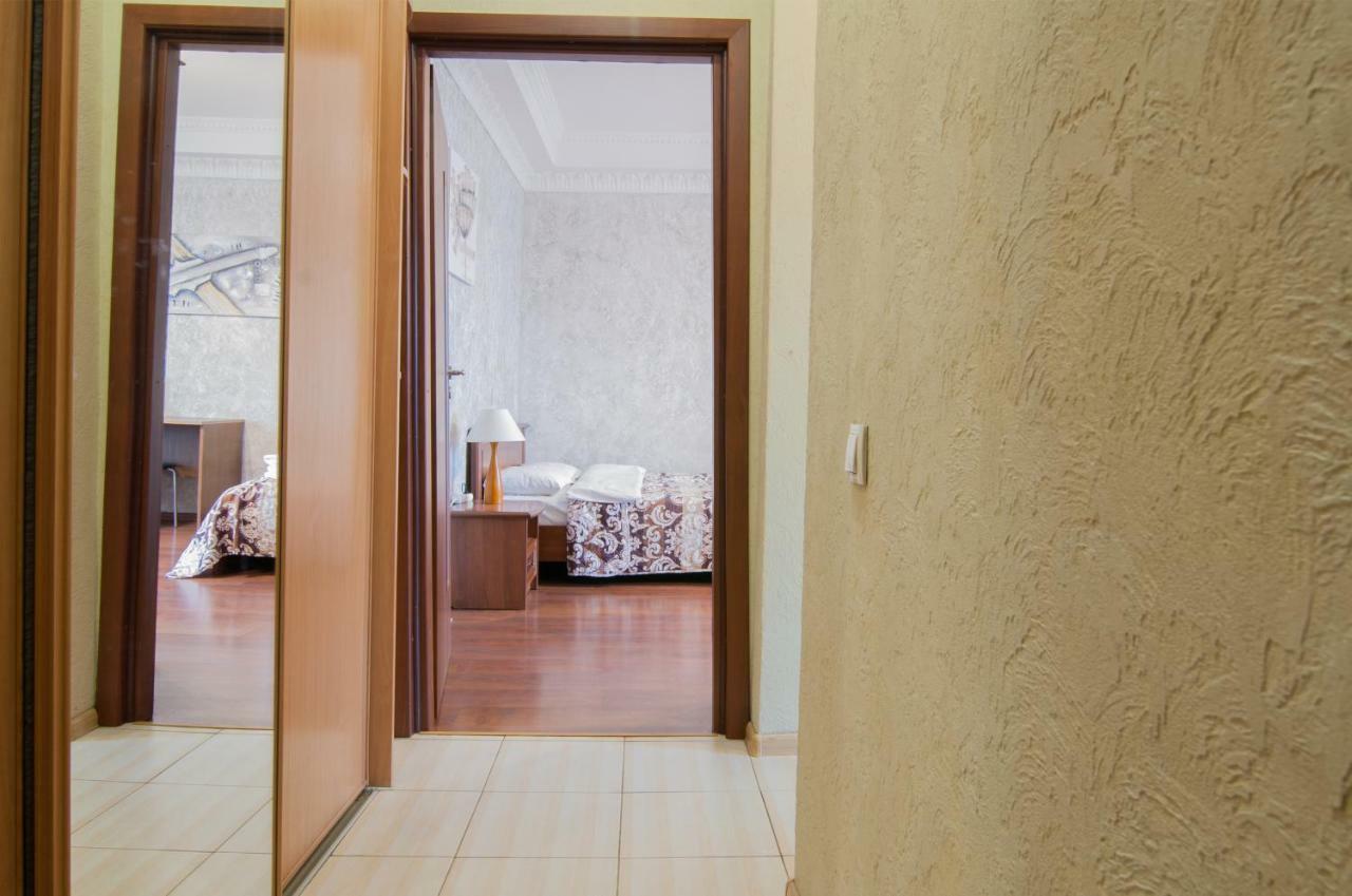Home Hotel Apartments On Khreshchatyk Area キエフ エクステリア 写真